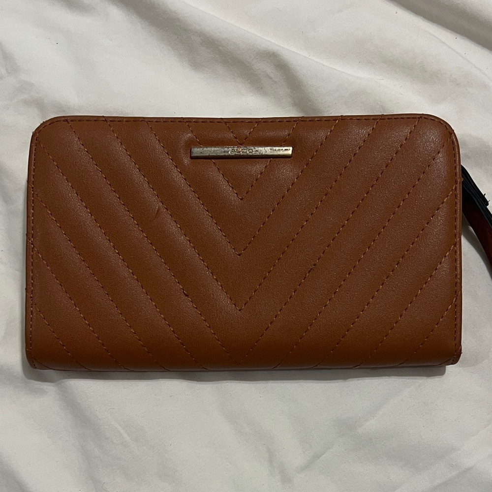 Stylish Tan Chevron Women's Wallet